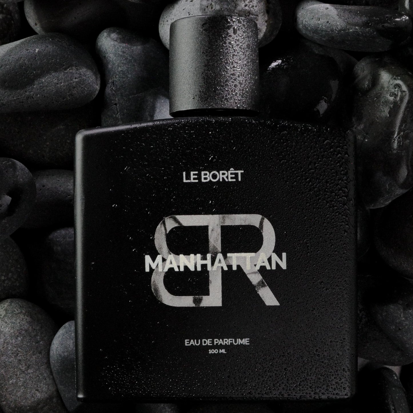 Manhattan by LeBoret LA CIUDAD QUE NUNCA DUERME Inspirada en los rascacielos que se alzan hacia el cielo, esta fragancia refleja la vibrante energía, diversidad y elegancia inigualable de la Gran Manzana.